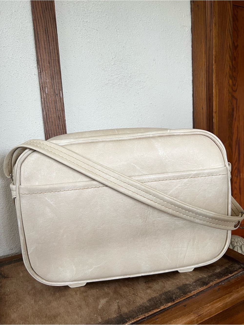 60s Vinyl Cream Travel Bag w Adjustable Strap